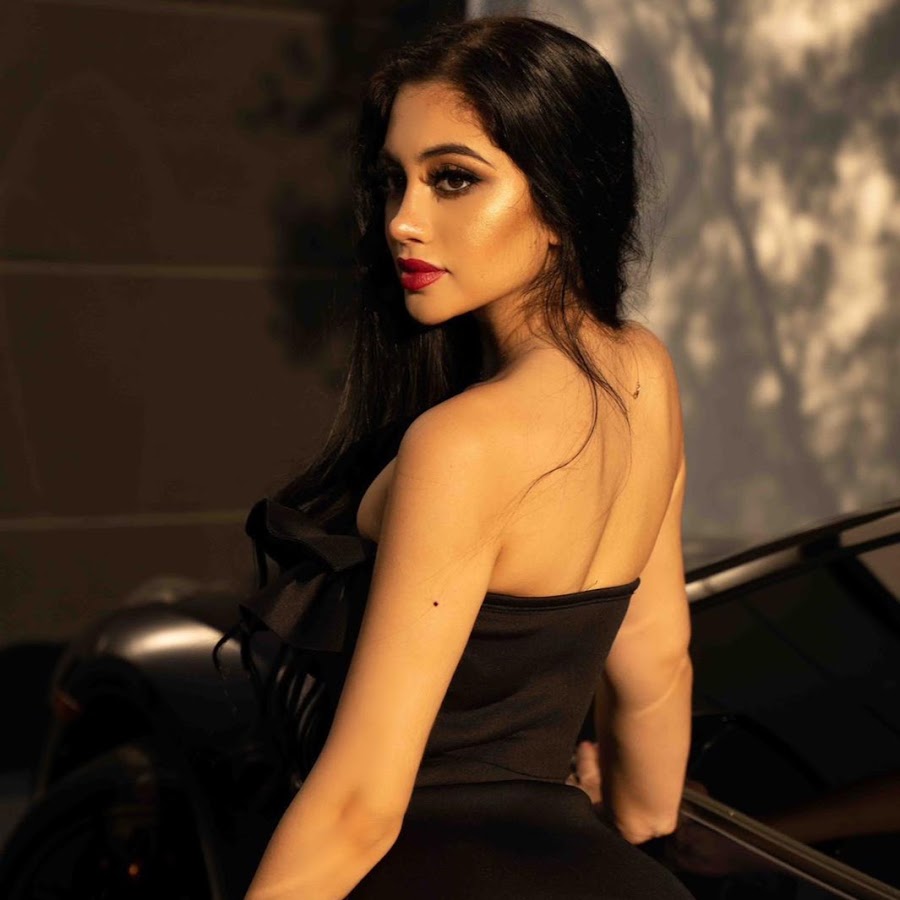 Jailyne’s YouTube profile portrait